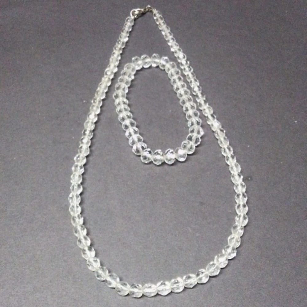Crystal necklace and bracelet set